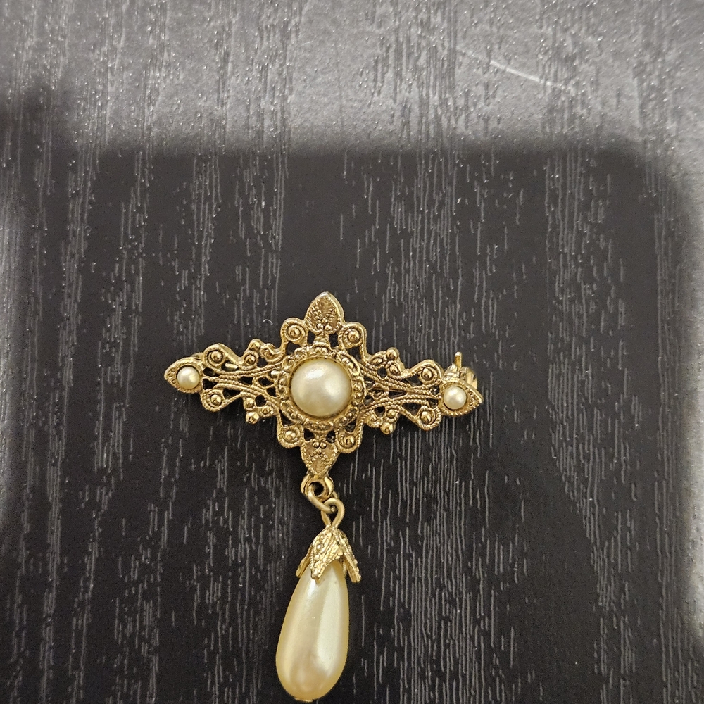 Vintage Gold Tone and Faux Pearl Brooch